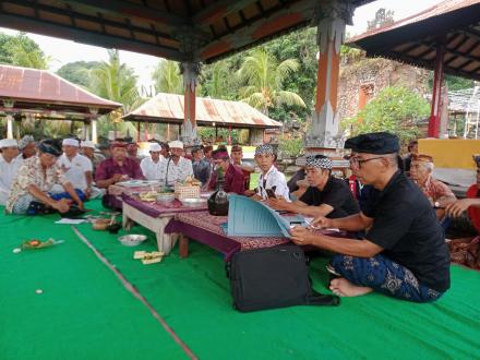 Sosialisasi Rancangan Peraturan Desa dan Pararem Desa  tentang Pengelolaan Sampah Berbasis Sumber